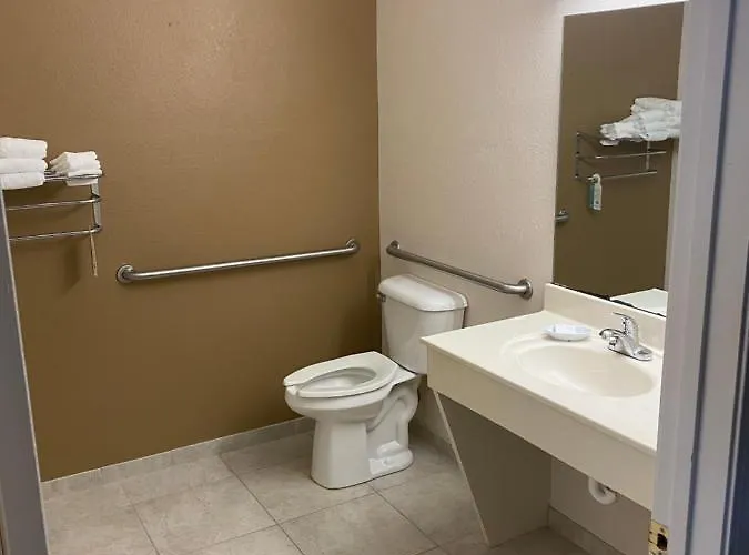 Hotel Northfield And Conference Center 3*