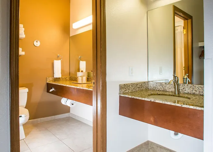 Northfield And Conference Center 3*