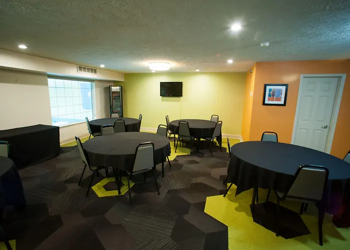 Northfield And Conference Center Hotel 3*