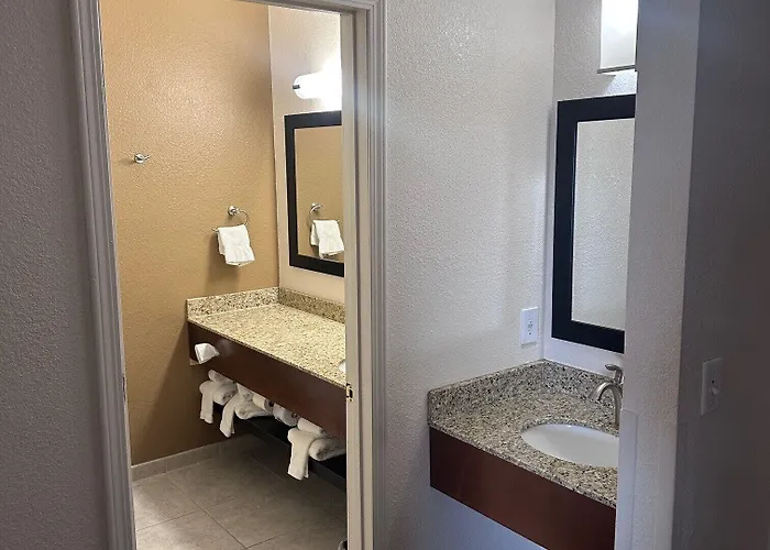 Northfield And Conference Center Hotel 3*