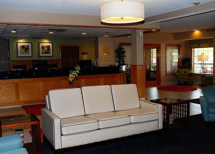 Hotel Northfield And Conference Center