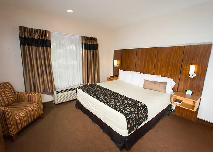 Northfield And Conference Center Hotel 3*